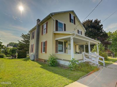 213 S 2nd St