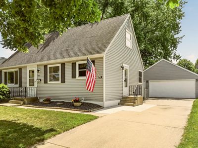 914 16 1/4 St SE
