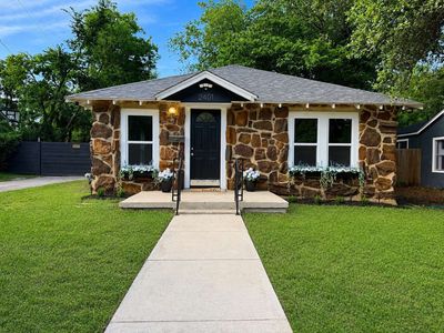2401 Lillian St