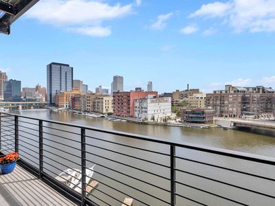 106 W Seeboth STREET #612