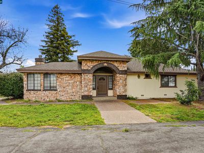 5370 Laurel Dr