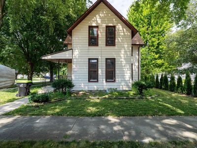 212 W Maple St