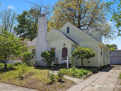 912 Joslin St SE