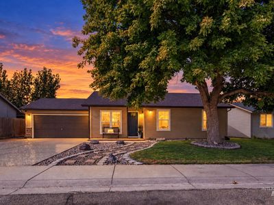 3729 S Peoria Way