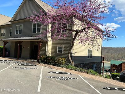 140 Broadleaf Dr #400