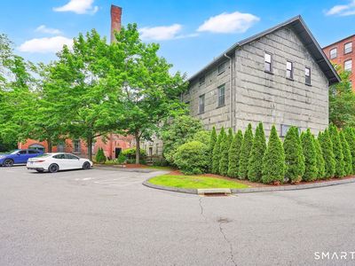 16 Vernon Avenue #8