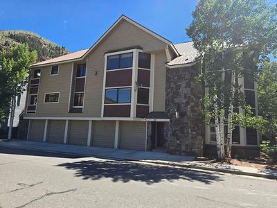 228 Mahoney Dr #301