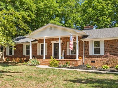 218 Crestwood Dr