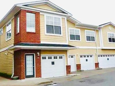 2206 Regency Ct