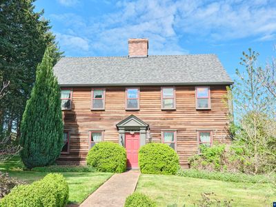 4725 Eola Dr NW