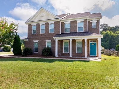 2032 Whispering Winds Dr