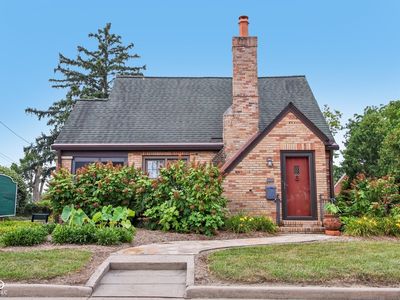 399 W Main St