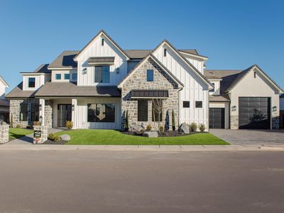 739 E Queensridge Dr