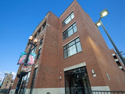 2332 S Michigan Ave APT 405