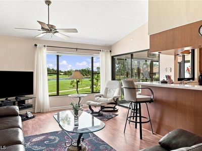 5585 Trailwinds Dr APT 324