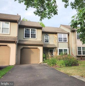 Property at 15 Laurel Cir, Newtown, PA