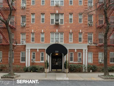 225 E 47th St APT 1A