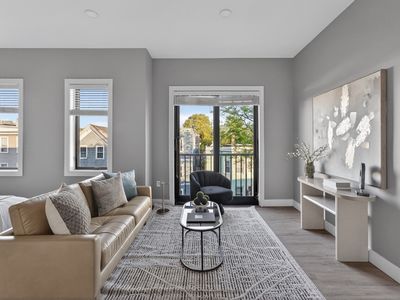 656 Saratoga St Unit 301