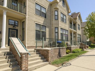 902 East Brady STREET