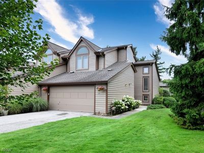 10 Windrush Ln