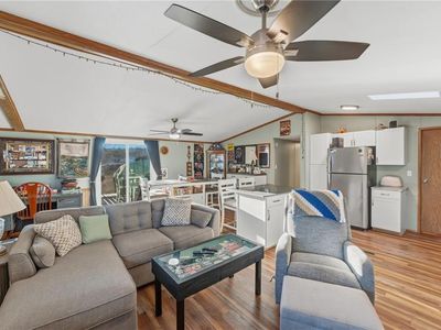 10 Lear Dr