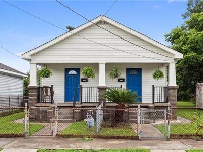 Property at 1027-29 Dolhonde St, Gretna, LA