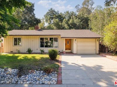 2211 E Chevy Chase Dr