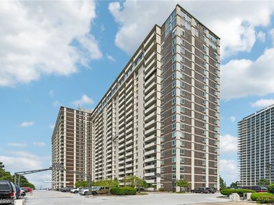 12900 Lake Ave APT 404
