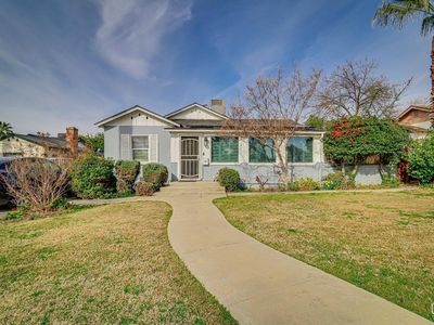 2704 Alturas Dr