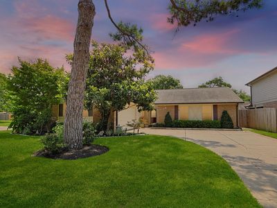 8638 Lake Crystal Dr