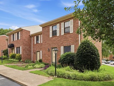 212 Thistle Ln