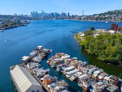 2143 N Northlake Way #15