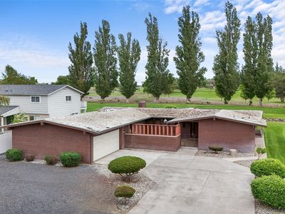 1273 Fairway Drive NE