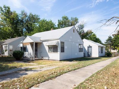 1557 N Chautauqua Ave
