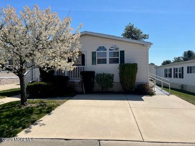 27 Pine Ridge Boulevard