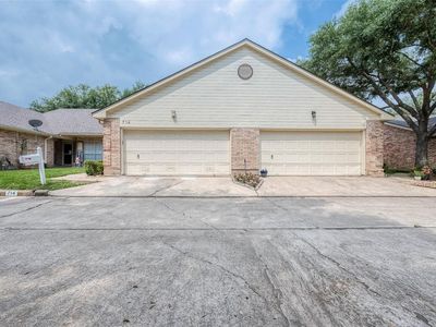 714 E Country Grove Cir