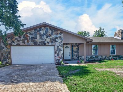 6102 Stephanie Dr