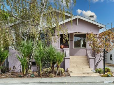 1211 Cedar St