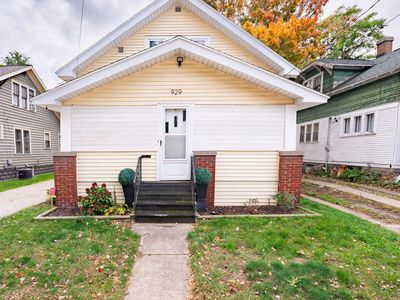 929 Ireland Ave