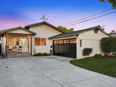 2133 Santa Cruz Ave