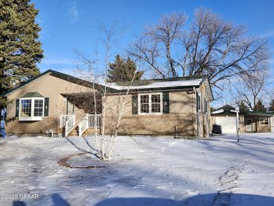 Property at 901 Rhinehart Dr SE, East Grand Forks, MN