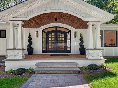 18 W Mall Drive