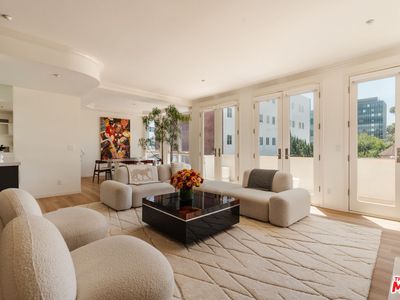 121 N Almont Dr APT 304