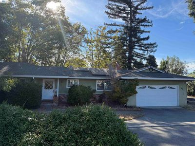 209 Las Lomas Way