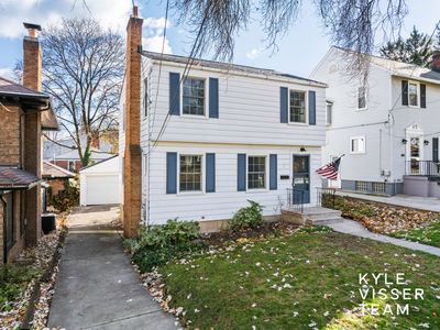 228 Baynton Ave NE
