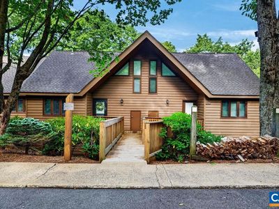 742 Laurelwood
