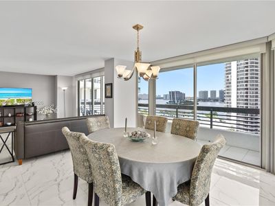 3500 Mystic Pointe Dr APT 1403