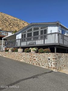 65 Leisure Hill Dr