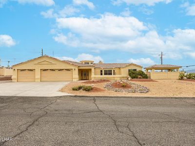 2560 Castaway Dr