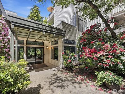 211 Summit Avenue E #405